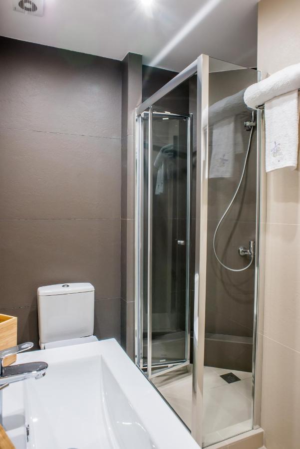 A25 Pristine & Sunny Flat With Balcony At Downtown